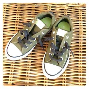 Converse, army green, boys size 1, never worn!